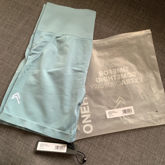 NWT Oner Active EFFORTLESS SEAMLESS SHORTS Steel Blue S KNITTED LOGO - Picture 3 of 3